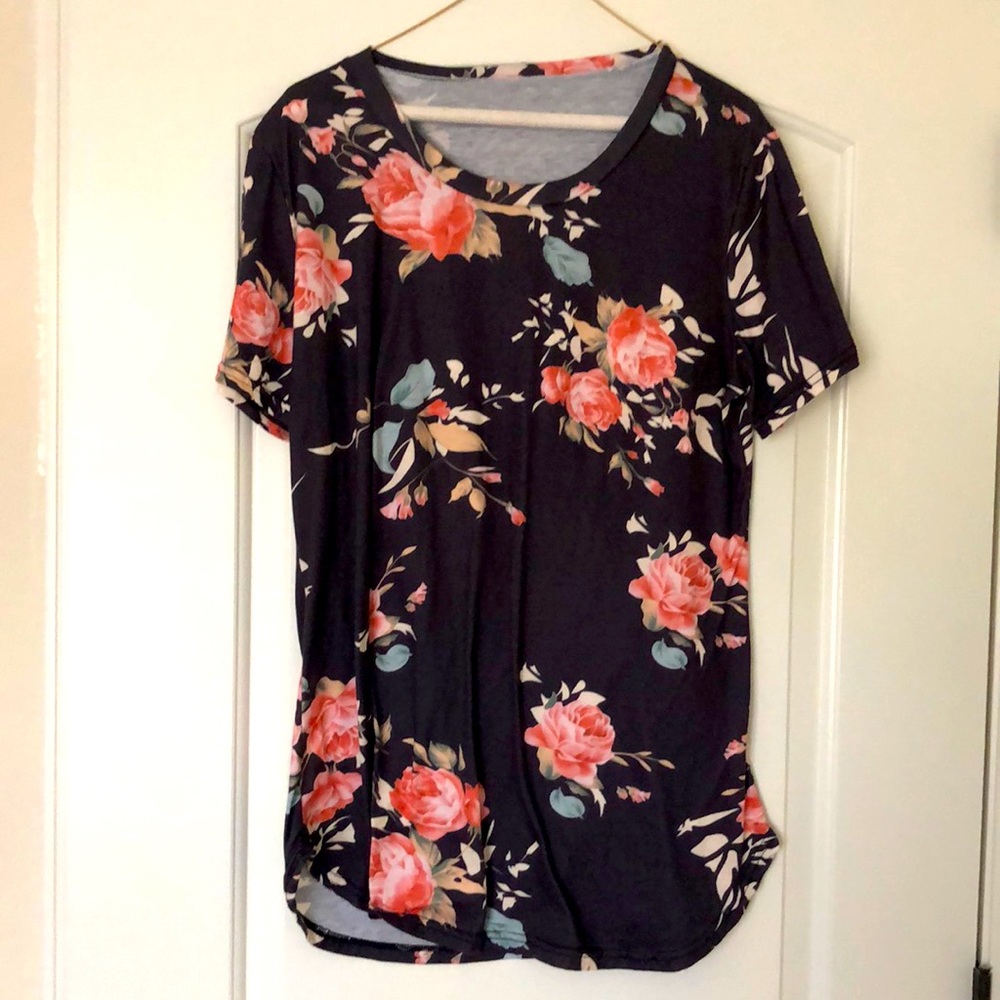 Short Sleeve Floral Top, size L